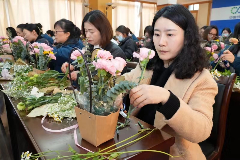 致敬“她力量” 情暖巾帼心 ——襄阳中环水务有限公司三八妇女节